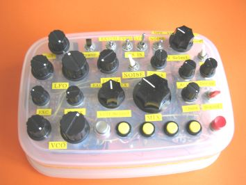 Illustration for article titled Home-Made Synths from Tupperware Trip the Light Fan-Plastic